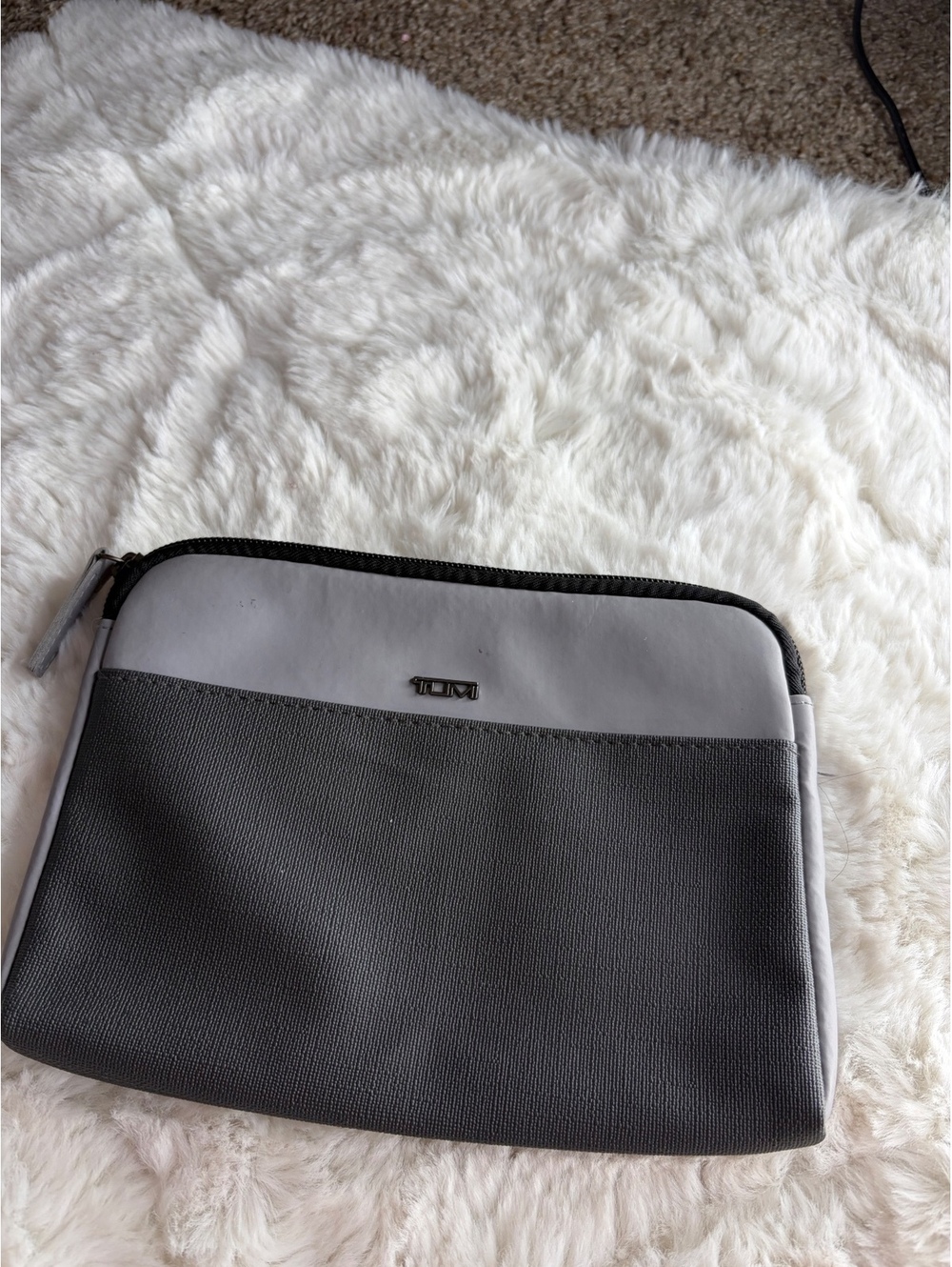 Tumi for Delta cosmetics bag